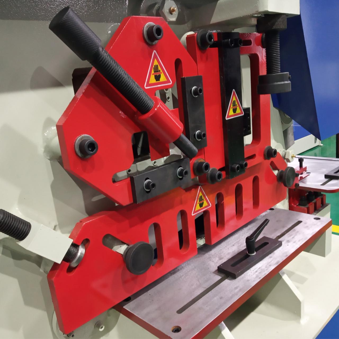 Q35y Series Hydraulic Ironworker Shearing And Punching Machine Q35yシリーズ油圧鉄工せん断およびパンチングマシン