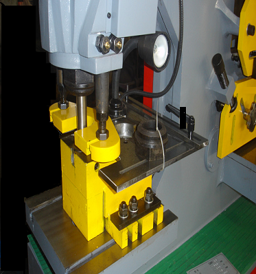 販売のための鋼板アングルカッティングパンチングノッチングマシン油圧鉄工